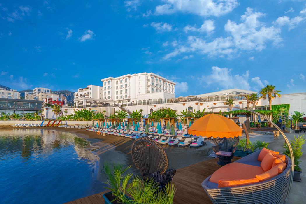 Les Ambassadeurs Hotel